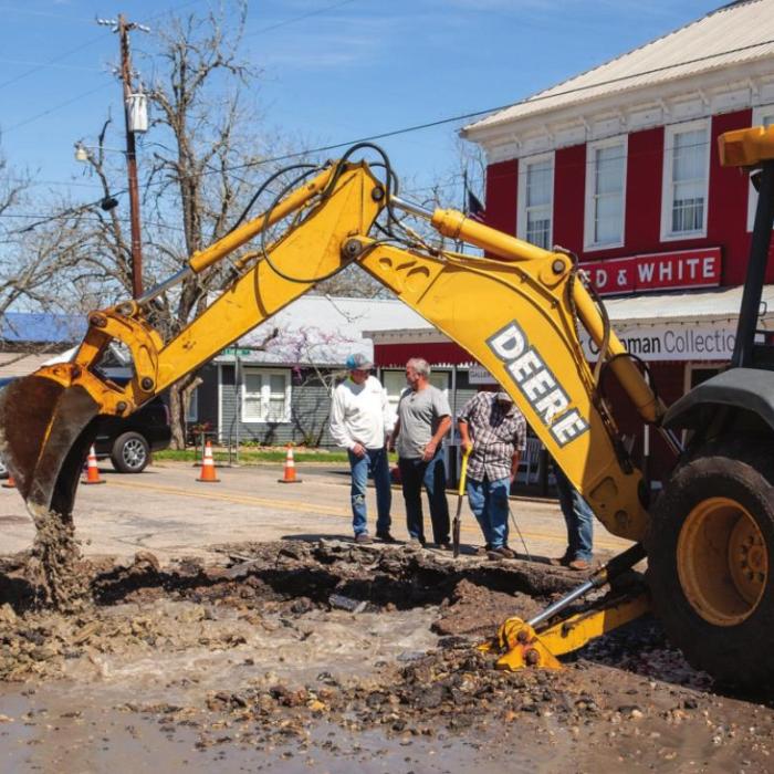 Workers dig a hole in SH 159 in Fayetteville on Wednesday to repair a six inch water line that burst. The incident caused the entire City to lose water pressure. A boil water notice has been issued. Photo by Andy Behlen