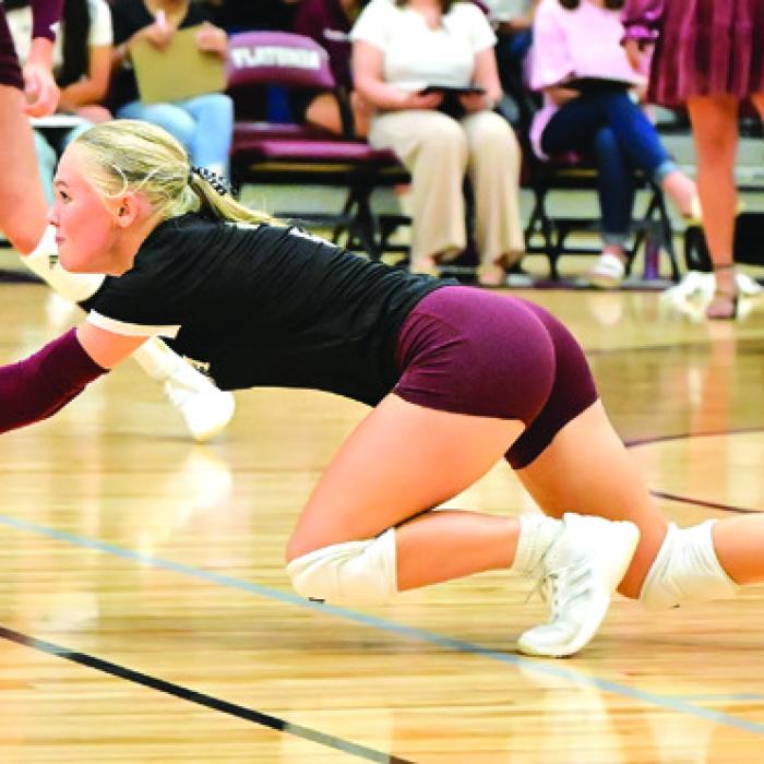 Brynlee Zimmermann picks up her 300th career dig. Photo by Stephanie Steinhauser