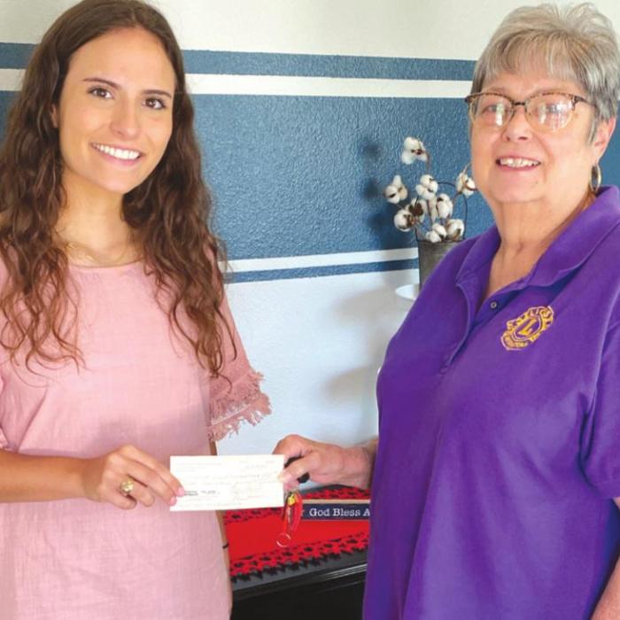Weimar Lions Make Donation