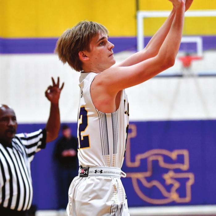 Second-Half Surge Leads Giddings Past Leopards