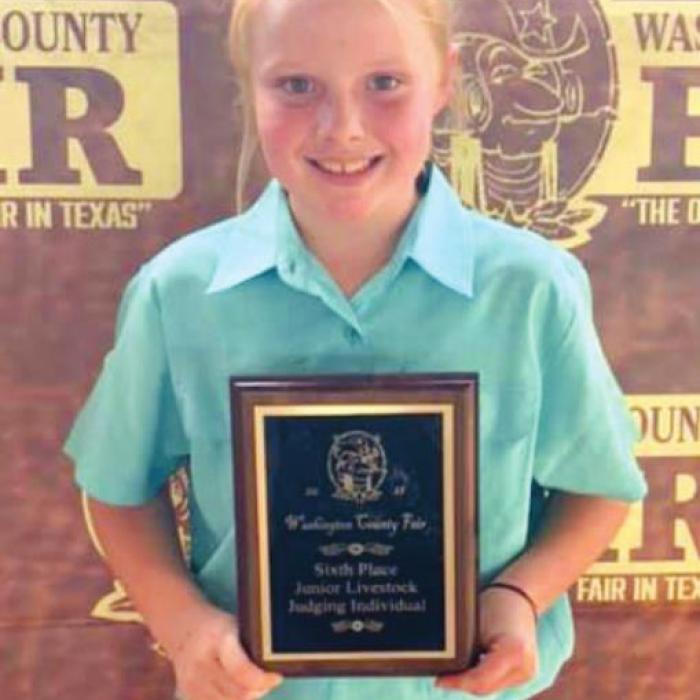 Kaisley Janecka was 6th high point Junior at the Washington County LIvestock Show In Brenham.