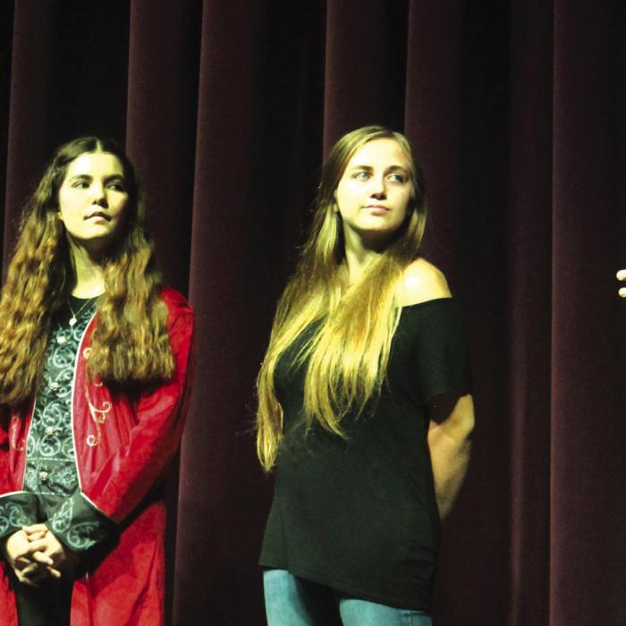 Adult volunteer Tiffany Denham, right, talks to the crowd before the show, shining a spotlight on four local kids who did big things with the show. Left to right, Bianca Carrillo, Sarita Kinsey and Carolina Lira all wrote the script for “The Barn” prequel and student Layelah Martin directed it. Photos by Jeff Wick