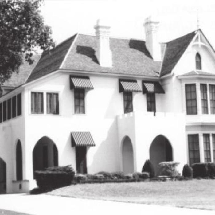 According to the Texas Historical Commission’s marker, the historic Bradshaw-Killough House, which Lee and Barbara fully restored, was built in 1886 for local merchant Amzi T. Bradshaw and his wife, Sarah.