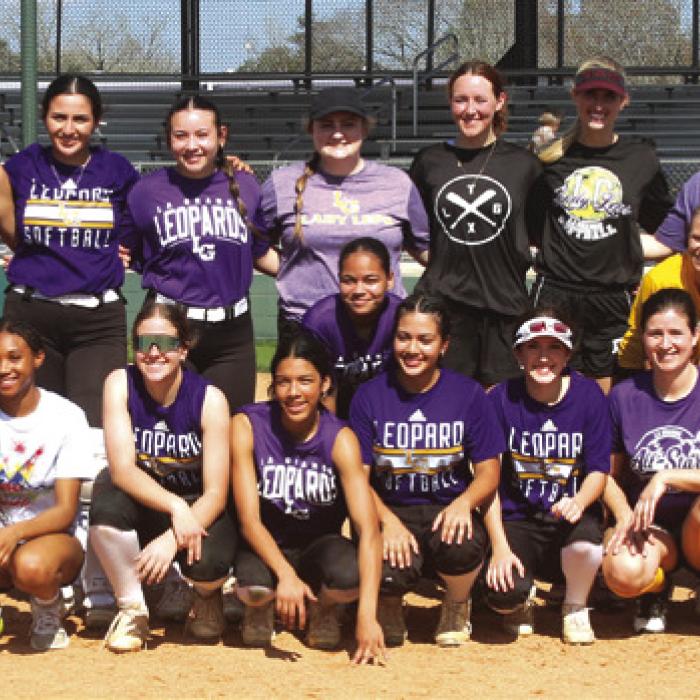 Lady Leopards Scrimmage Alumni in Softball