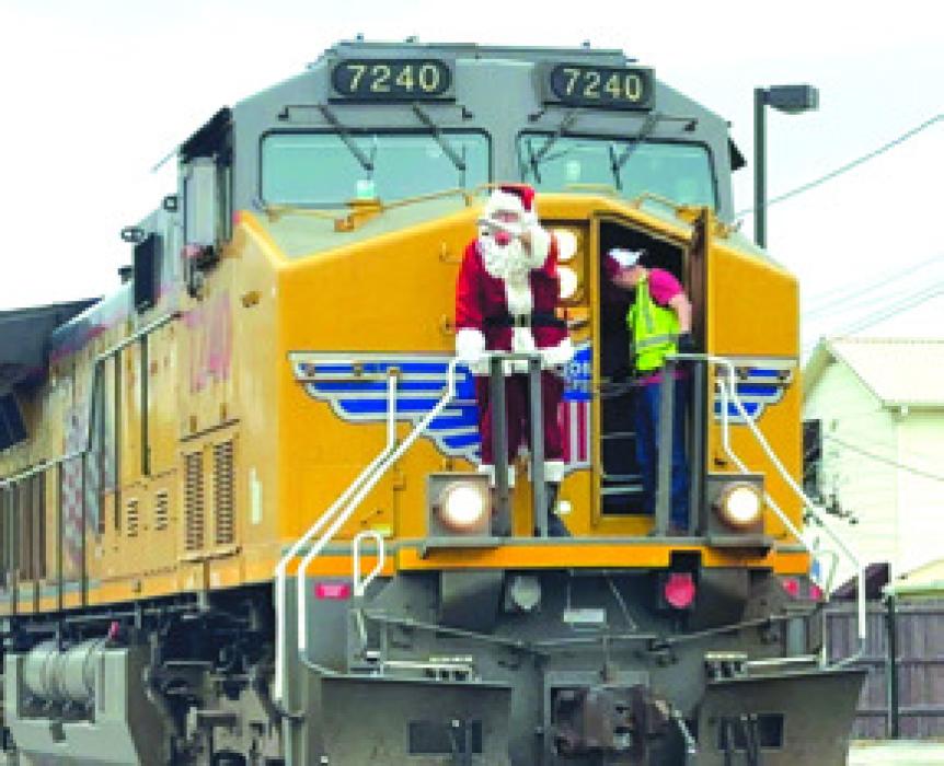 Hundreds Greet Santa’s Arrival by Train into La Grange Saturday