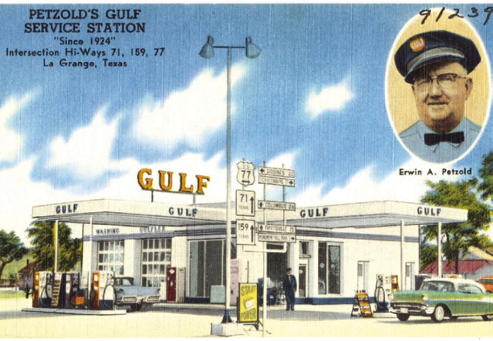 A postcard of what the Erwin Petzold’s Gulf Station looked like in its heyday where the Pharmhouse parking lot is now.