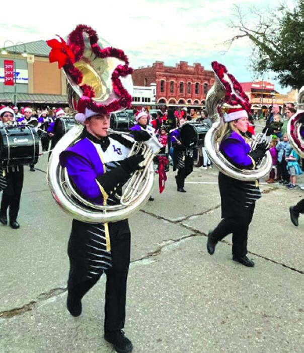 Thousands Have a Cup of Cheer at Schmeckenfest