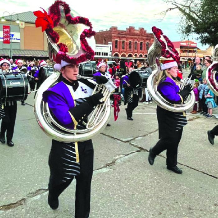 Thousands Have a Cup of Cheer at Schmeckenfest