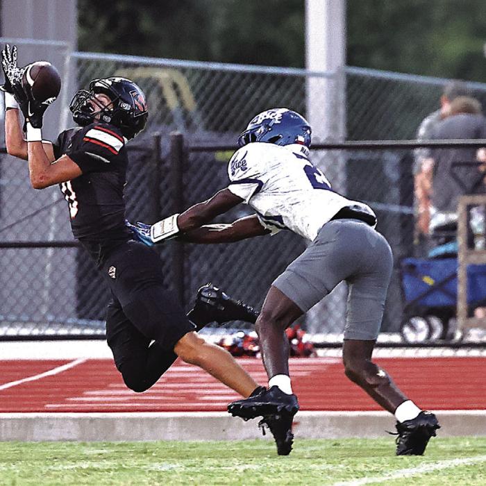 Schulenburg’s Denver Carr makes a valiant attempt to come up with this catch Thursday but was unable to do so. Photo by Darrell D. Gest