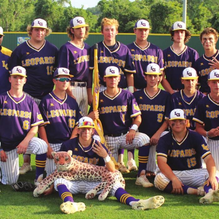 The La Grange varsity baseball team poses after Saturday’s playoff win. Photo by Jeff Wick