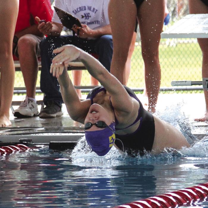La Grange’s Isabella Strever at the start of her race. Photo by Katy Michalke