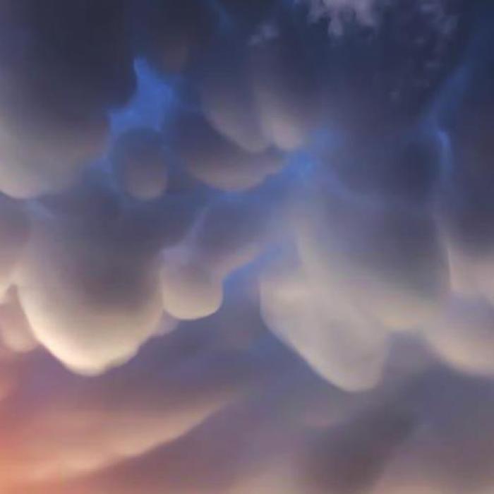 An example of Mammatus clouds.