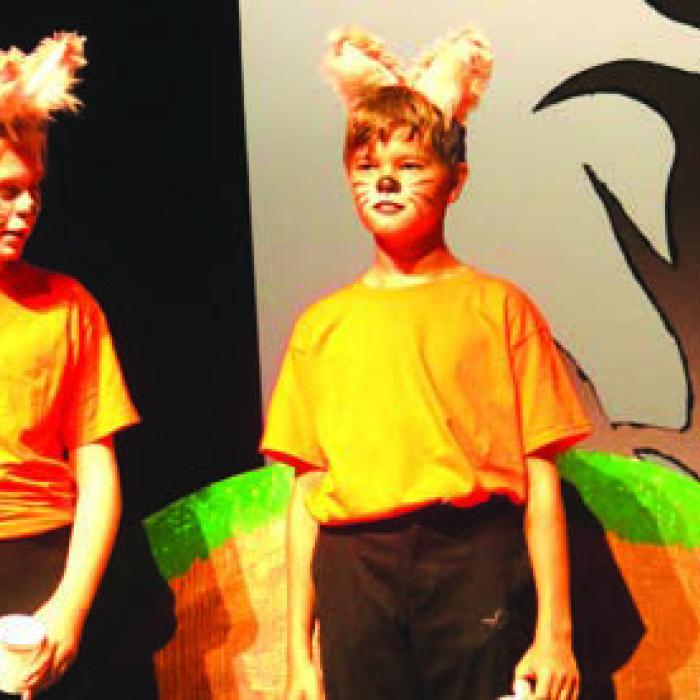 Foxes: Vyvynne Friemel, Daniel Walker, Hunter Denham