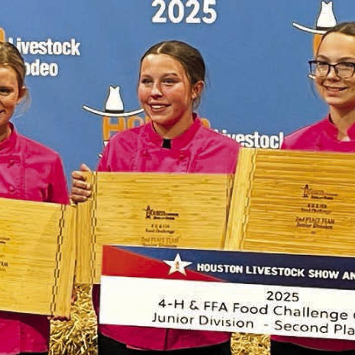 Reserve Champion Junior Team: HLSR Representative, Sawyer Mau, Allyson Kibby, Tatum Fritsch and HLSR Representative.