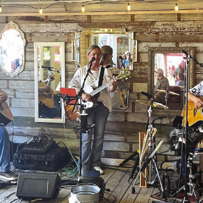 Mike, Annie and Glenn entertained the crowd at Jax Bar in the Warrenton Inn.