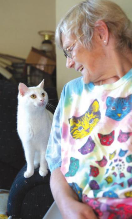 The AniMeals on Wheels program will provide senior clients of Meals on Wheels with pet food once a month, pet supplies as needed, and assistance with basic veterinary care.
