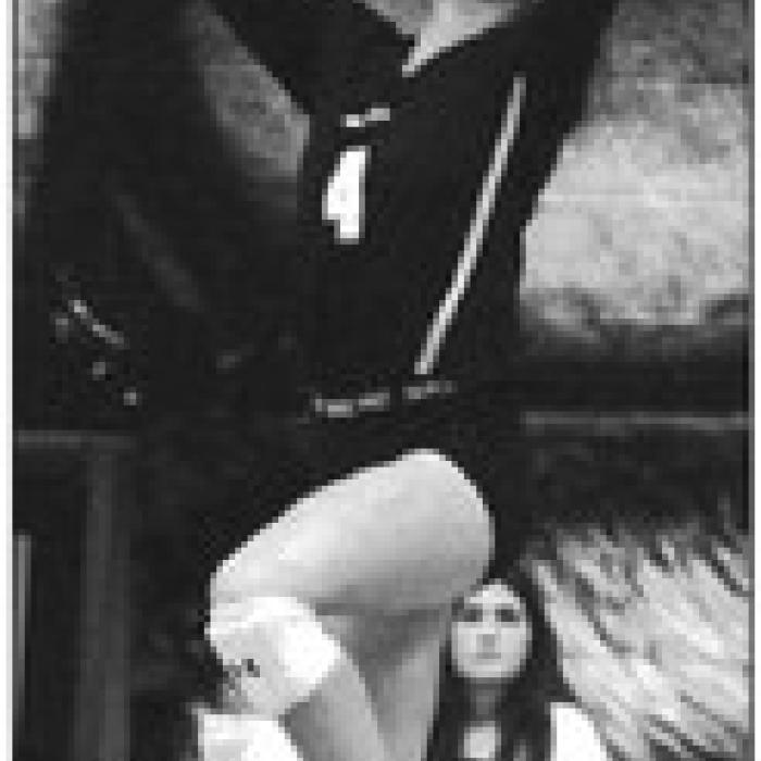 La Grange’s Landri Hernandez sets a ball in Tuesday’s match. Photo by Jeff Wick