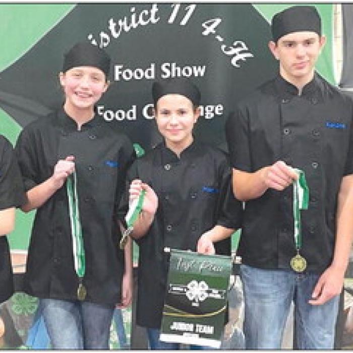 Shaker Bakers: Scotti Beseda, Hailey Janish, MacKayla Griffin, Kandon Kaspar, and District 11 4-H Council Officer.