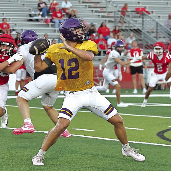 La Grange senior quarterback Eli Gillum readies to make a pass in Friday’s scrimmage. Photo by Darrell D. Gest