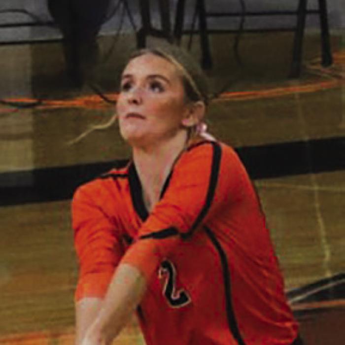 Schulenburg’s Miranda Bonner digs a ball in Tuesday’s match against Columbus. Photo by Audrey Kristynik