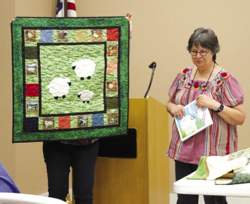 Colorado Valley Quilt Guild Gives Quilts to the Texas Quilt Museum