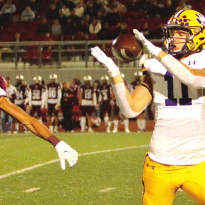 Sinton Ends La Grange’s Football Season in Area Round