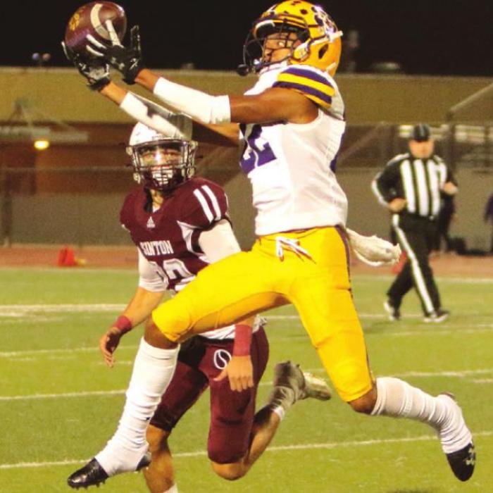 Sinton Ends La Grange’s Football Season in Area Round