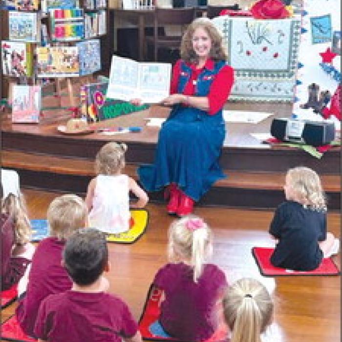 The Round Top Family Library was blessed to have Glay Posch, the Lone Star Bug Lady, entertain the Children’s Storytime with her songs and stories. The free Children’s Storytime is every Wednesday from 10 to 10:45 a.m. Ms. Posch will be back for Children’s Storytime on Nov. 15, Jan. 17, 2024, and March 13, 2024.