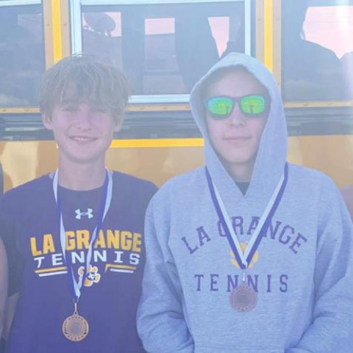 LG Tennis Does Well at Navasota Tournament