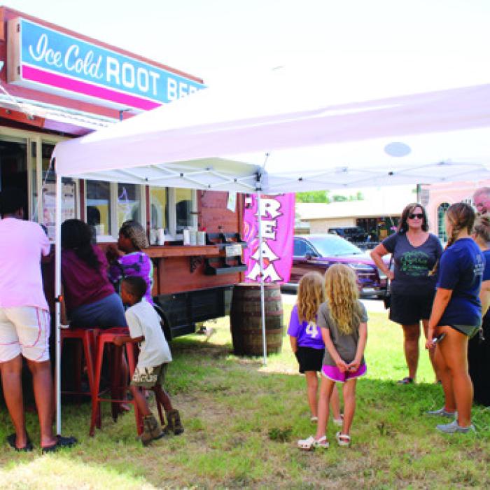 Ice Cream Stand Opens Just in Time for Summer Heat