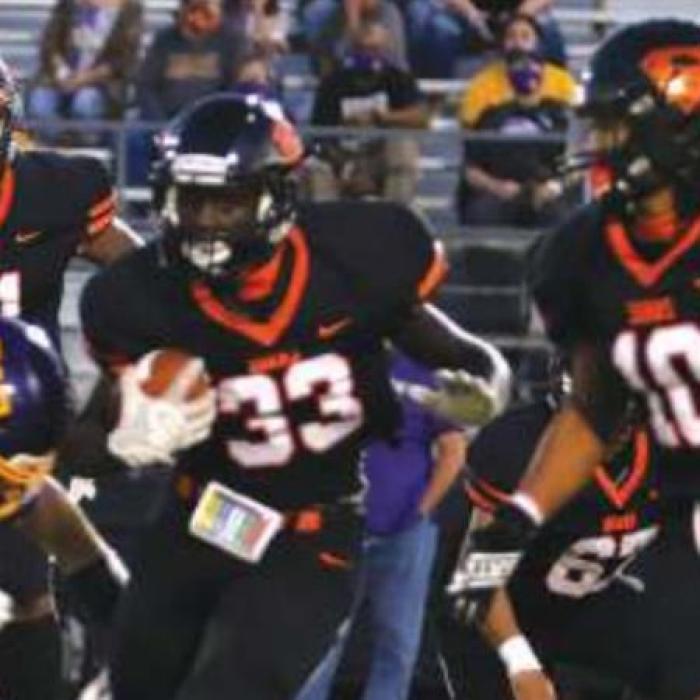 The Schulenburg Shorthorns return to action this Friday for the first time since a loss to Weimar, above, two weeks ago. Photo by Audrey Kristynik