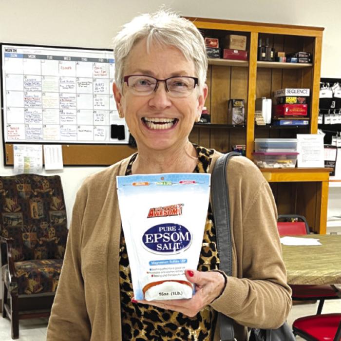 Bingo winner Peggy Hiatt with her prize donated by Donna Ellis.