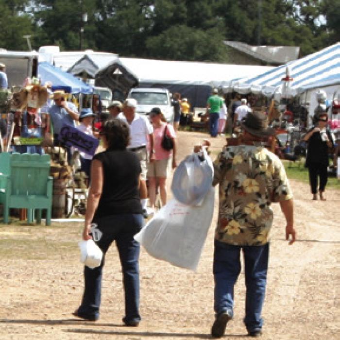 Shoppers wandering through the Warrenton antiques fields.