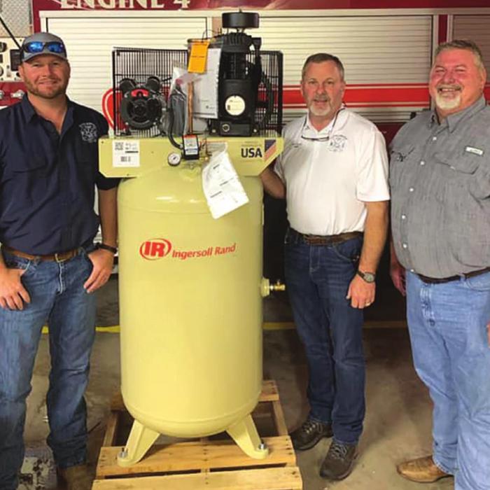 Fayetteville Bank Donates to VFD