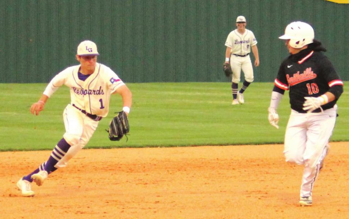 La Grange’s Wyatt Wick backhands a grounder as a Smithville runner dashes from second to third in Thursday’s Game 2. Photos by Jeff Wick