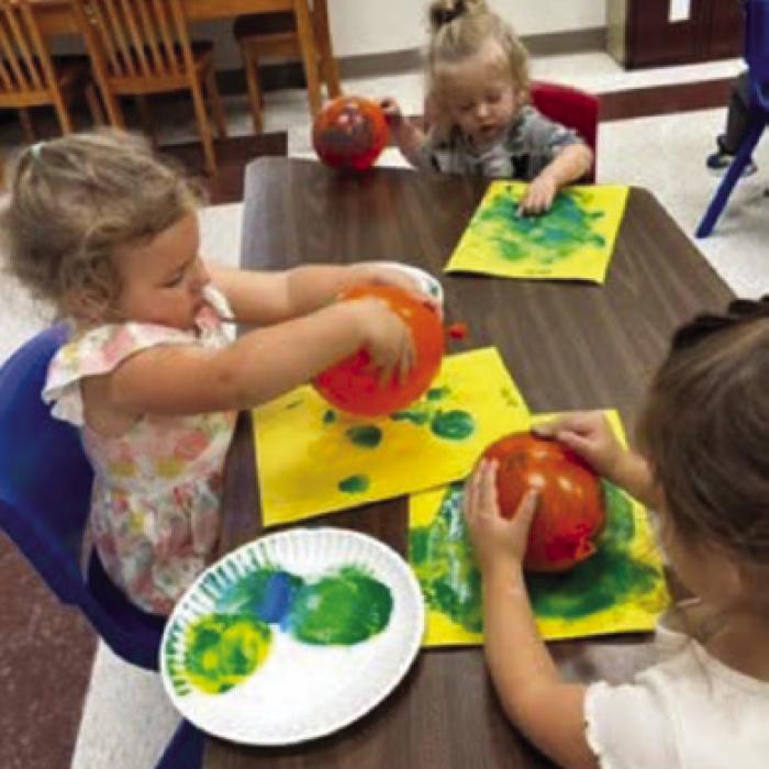 Fayetteville ISD Cub Care kids balloon painting.