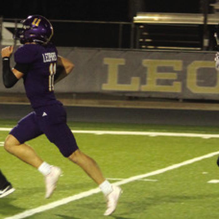 La Grange’s Eli Gillum runs away from tacklers on his way to a 79-yard touchdown Friday. Photo by Jeff Wick