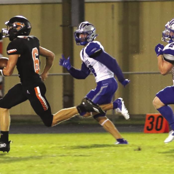 Schulenburg sophomore running back John Davis breaks free for a long run Friday.