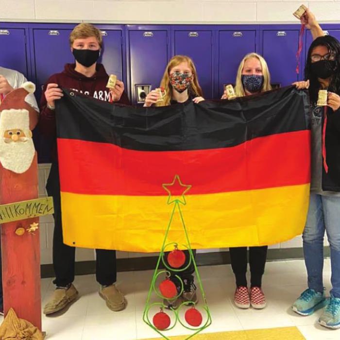 Christmas Season in La Grange Kicked Off By Some 700-Plus at Schmeckenfest