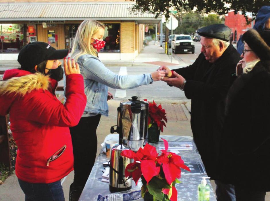 Christmas Season in La Grange Kicked Off By Some 700-Plus at Schmeckenfest