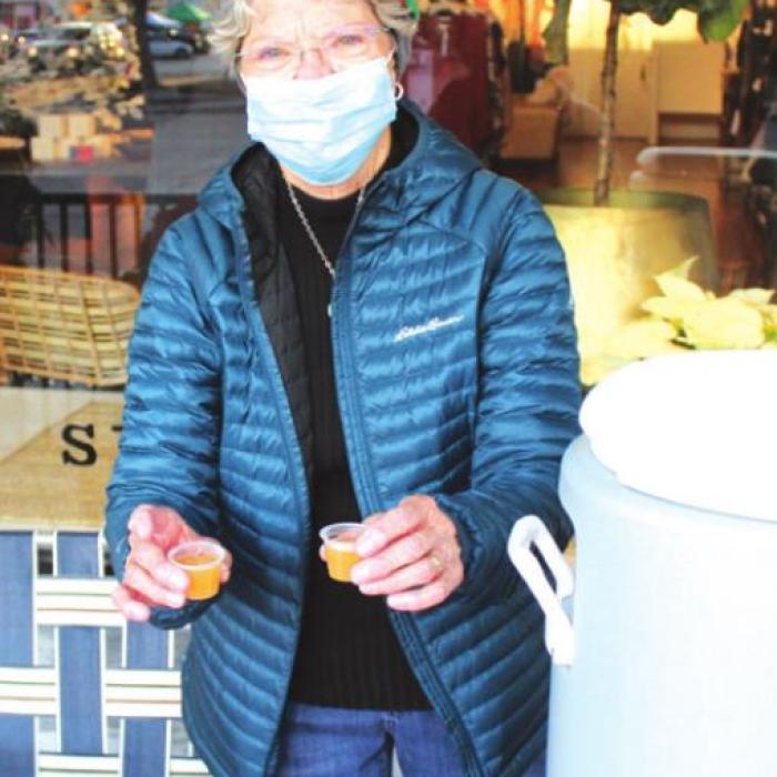 Christmas Season in La Grange Kicked Off By Some 700-Plus at Schmeckenfest