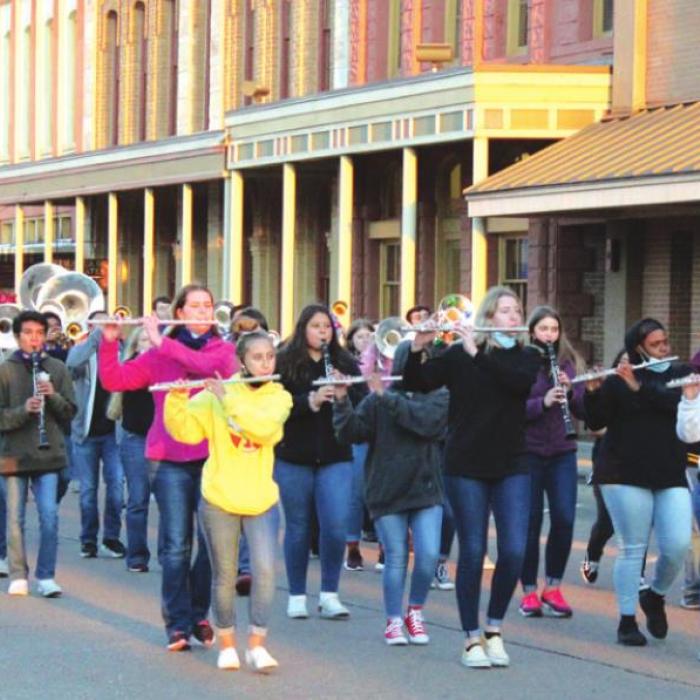 Christmas Season in La Grange Kicked Off By Some 700-Plus at Schmeckenfest