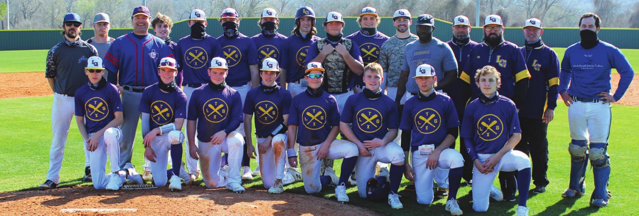 The members of the La Grange baseball team pose with the members of the alumni squad after Saturday’s scrimmage. Photo by Jeff Wick