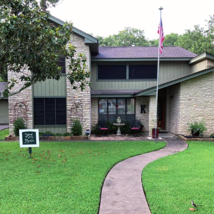 Bluff Haven Yard of the Month