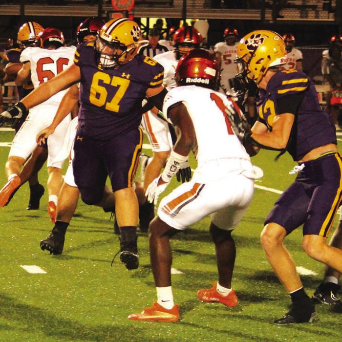 Smithville Beats La Grange 14-10 in Defensive Battle