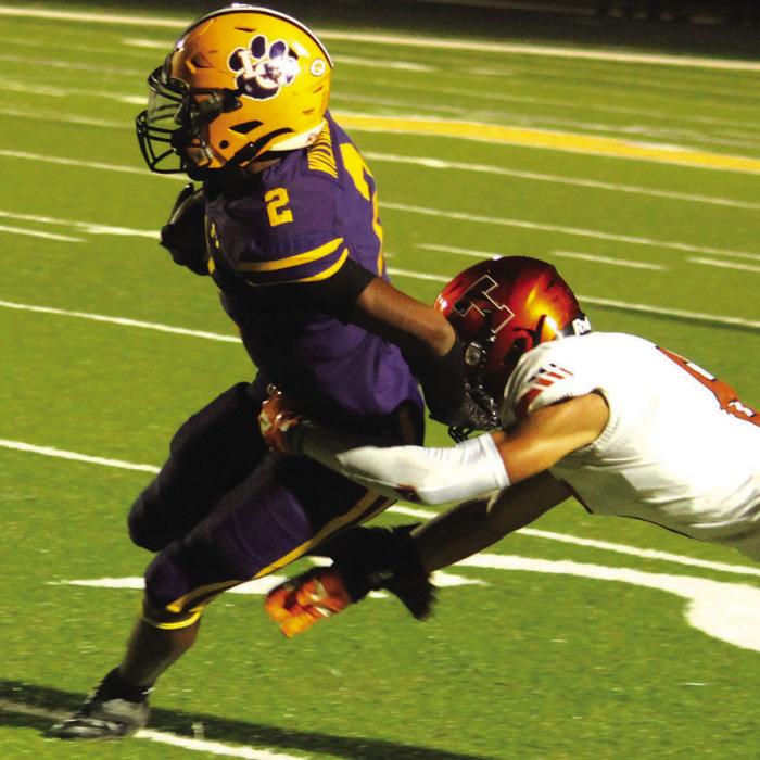 Smithville Beats La Grange 14-10 in Defensive Battle