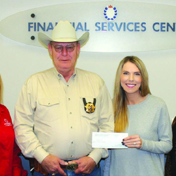 Prosperity Bank in La Grange recently made a donation to the La Grange Police Department. Pictured from left to right at the donation are: Carolina Fuentes, Marsha Hutton, Police Chief David Gilbreath, Ashley Kubala, Barbara Janacek and Kelsey Gerik. Photo by Jeff Wick