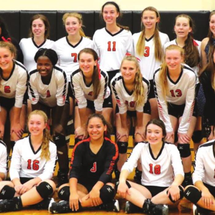 Right: The Schulenburg volleyball team poses after Monday’s win.