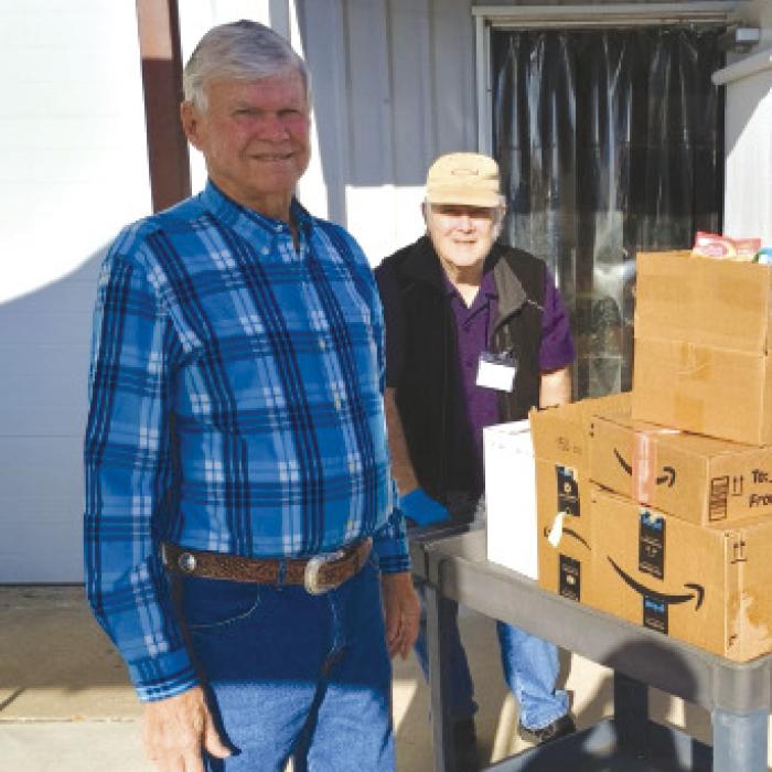 American Legion Post No. 338 Vice-Commander Marvin Wessels works with Donnie Wunderlich of AMEN to deliver the post and auxiliary food donation collected.