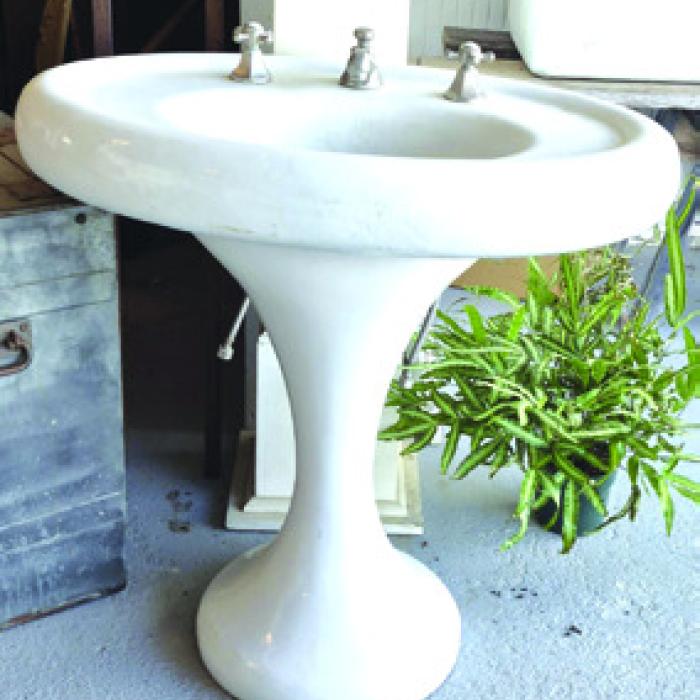 The “Martini” sink, one of the more inspired cast iron designs at the turn of the 20th Century.